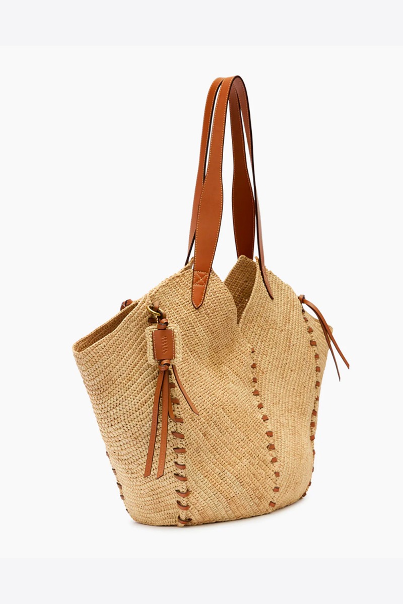 Sac panier Tampa Isabel Marant en raphia naturel et cuir cognac, vu de profil.