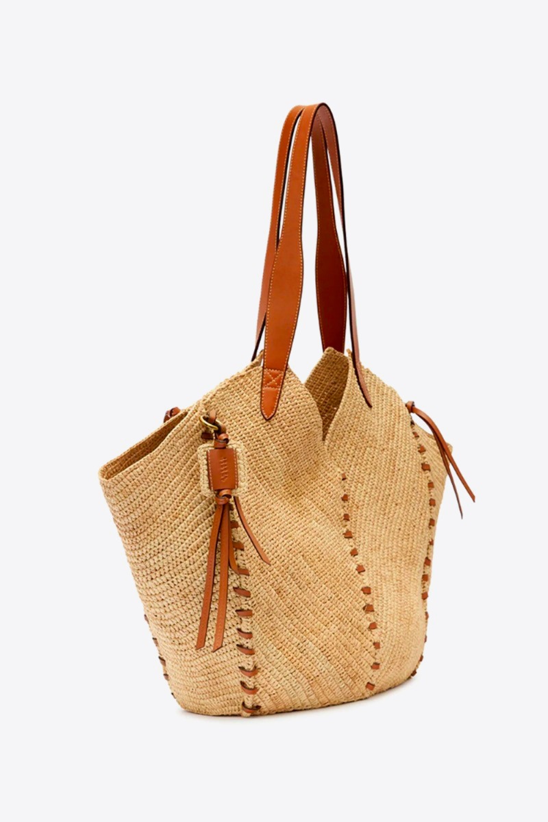 Panier en osier Tampa Isabel Marant en raphia naturel et cuir cognac, vu de profil.