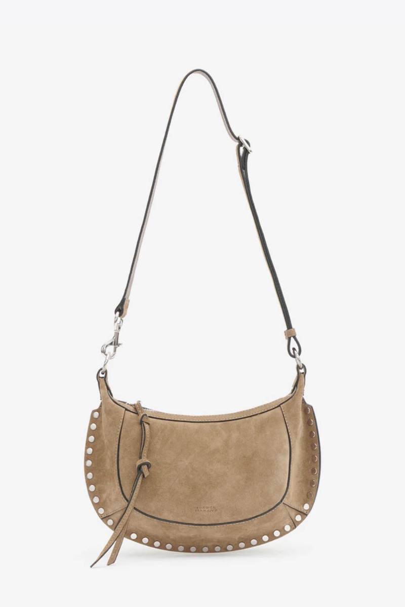 Sac Oskan Moon Isabel Marant en cuir suédé taupe clous argent. Vue de face, bandoulière longue.