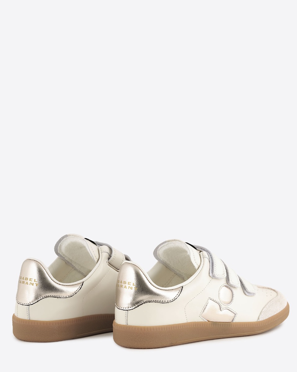 Baskets basses &agrave; scratch Beth Isabel Marant en cuir blanc logo dor&eacute;. Vue de dos.
