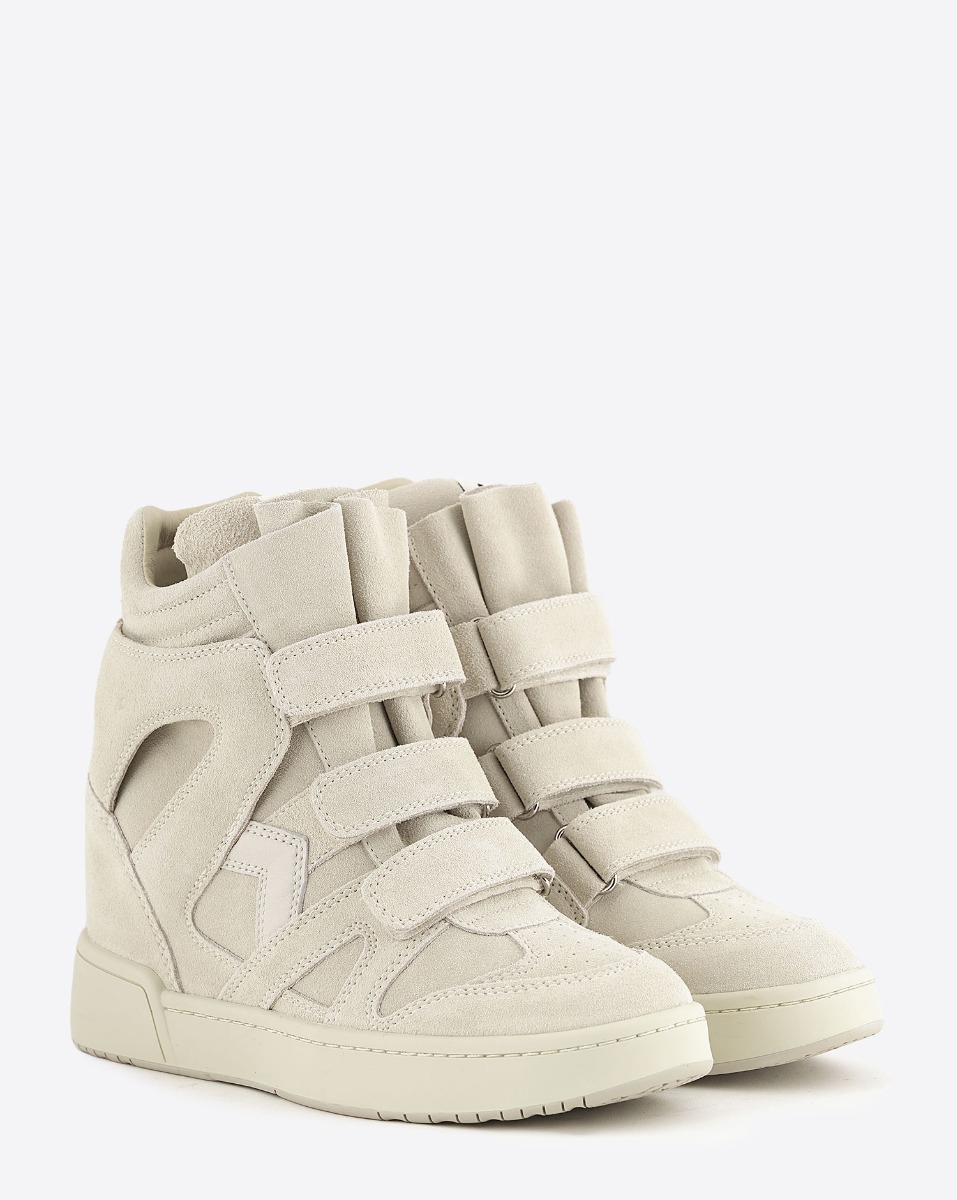 Baskets montantes Isabel Marant IM3 &agrave; semelles compens&eacute;es en cuir su&eacute;d&eacute; &eacute;cru. Vue de face.