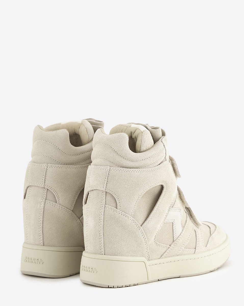 Baskets montantes Isabel Marant IM3 &agrave; semelles compens&eacute;es en cuir su&eacute;d&eacute; &eacute;cru. Vue de dos.