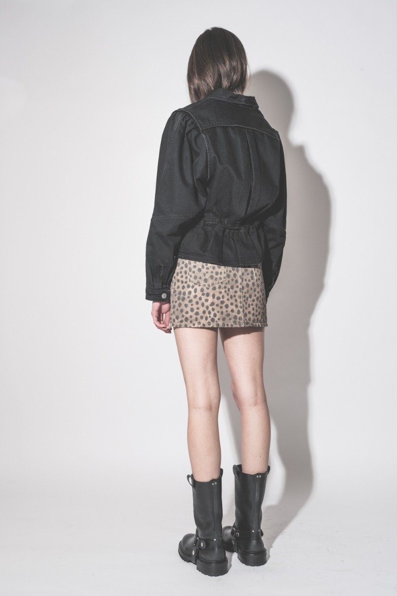 Veste Dolie Isabel Marant en denim noir, port&eacute;e de dos.