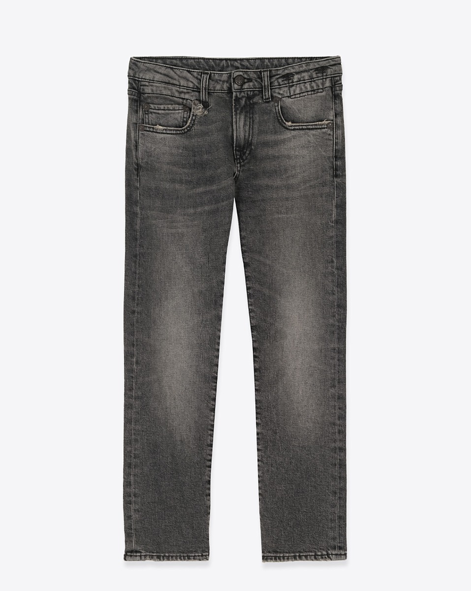 Produit Jean Boy Straight R13 en denim noir délavé Leyton Black Stretch. Vue de face.