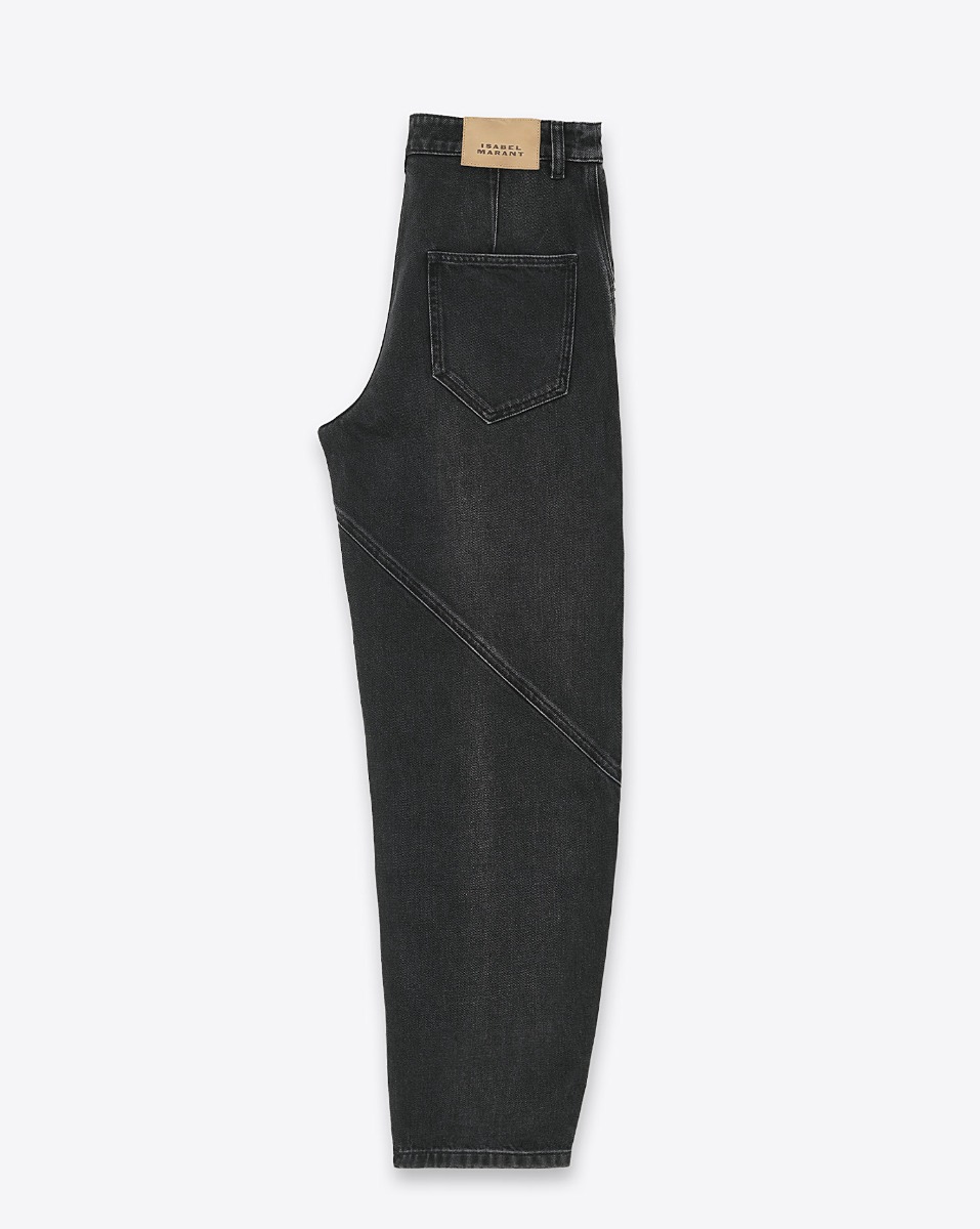 Jean Catarina Isabel Marant en denim noir délavé. Détail de coutures piquées. Profil.