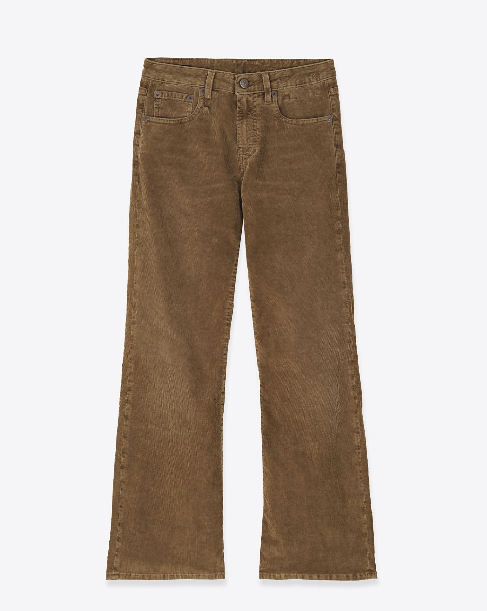 Produit Jean taille basse évasé Joan Kick Flare R13 en velours de coton côtélé marron. Vue de face.