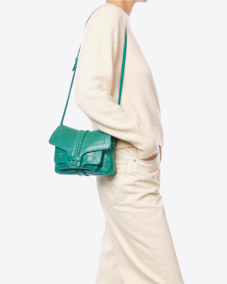 Sac Harry S J&eacute;r&ocirc;me Dreyfuss en cuir de ch&egrave;vre turquoise, port&eacute; &agrave; l'&eacute;paule.