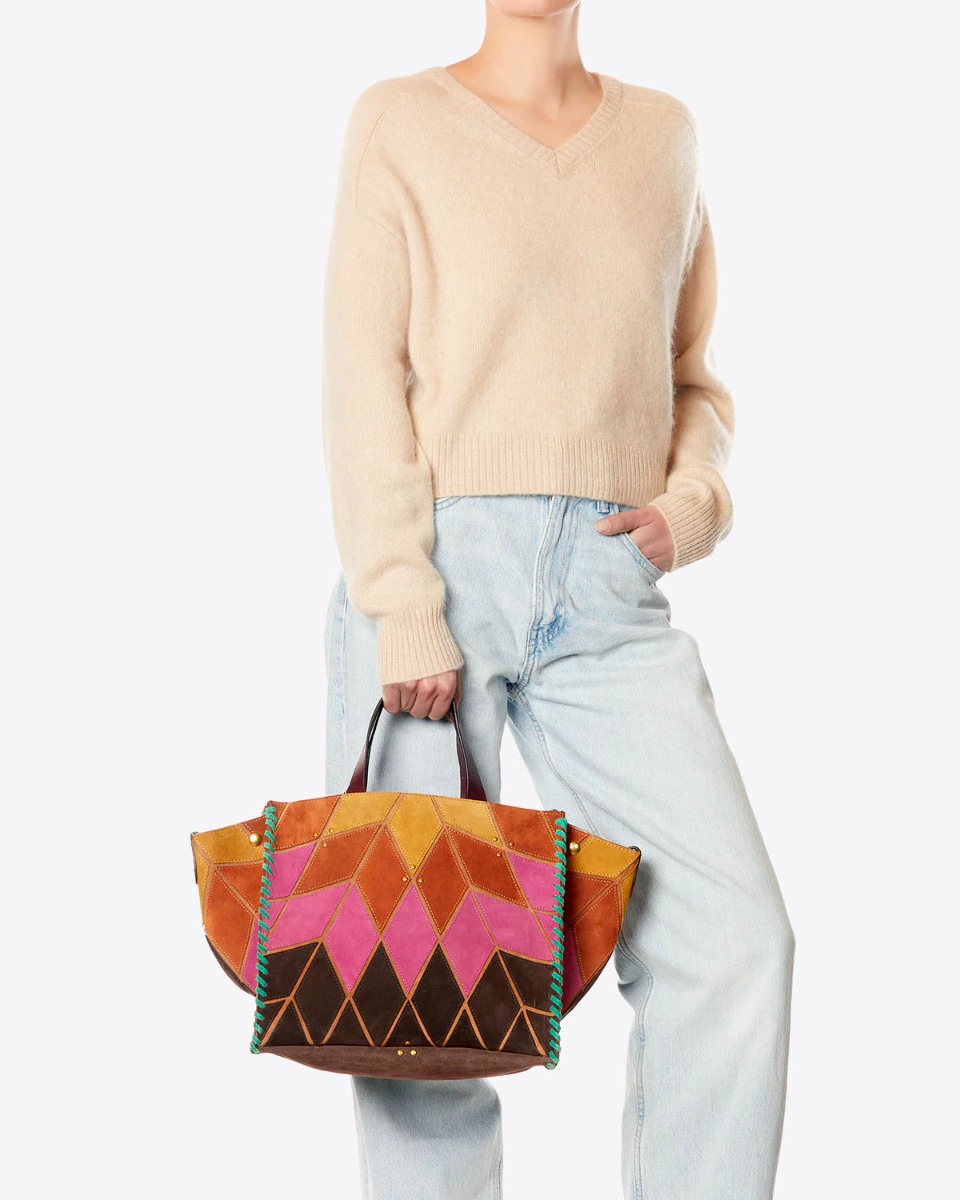 Sac cabas Léon M Jérôme Dreyfuss en cuir suédé coucher de soleil porté main.