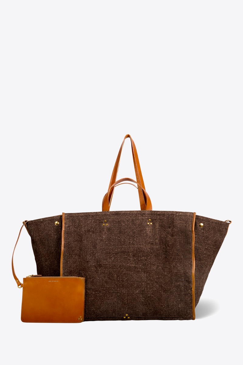 Sac cabas L&eacute;on L J&eacute;r&ocirc;me Dreyfuss en lin chocolat finitions cuir. Vue de face avec sa pochette en cuir lisse.