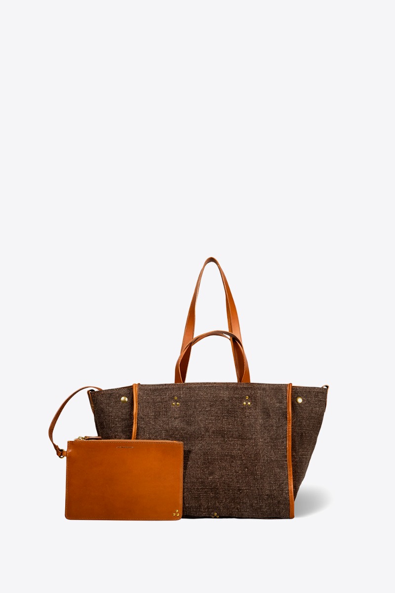 Sac cabas L&eacute;on M J&eacute;r&ocirc;me Dreyfuss en lin chocolat. Vue de face avec sa pochette en cuir lisse.