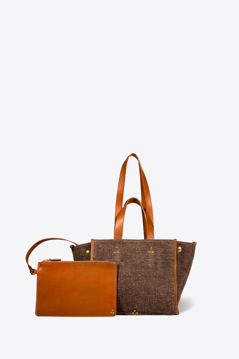 Sac mini-cabas L&eacute;on S J&eacute;r&ocirc;me Dreyfuss en coton chocolat. Vue de face avec sa pochette en cuir.