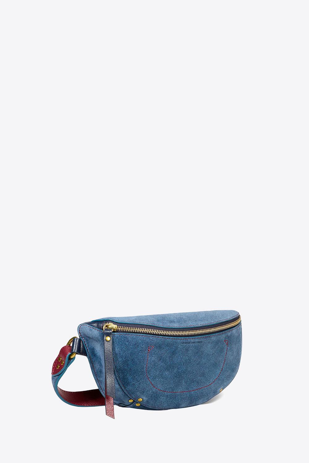 Sac banane Lino Jérôme Dreyfuss en cuir suédé et cuir grainé bleu jean. Profil. Détail ceinture intérieur cuir bordeaux.