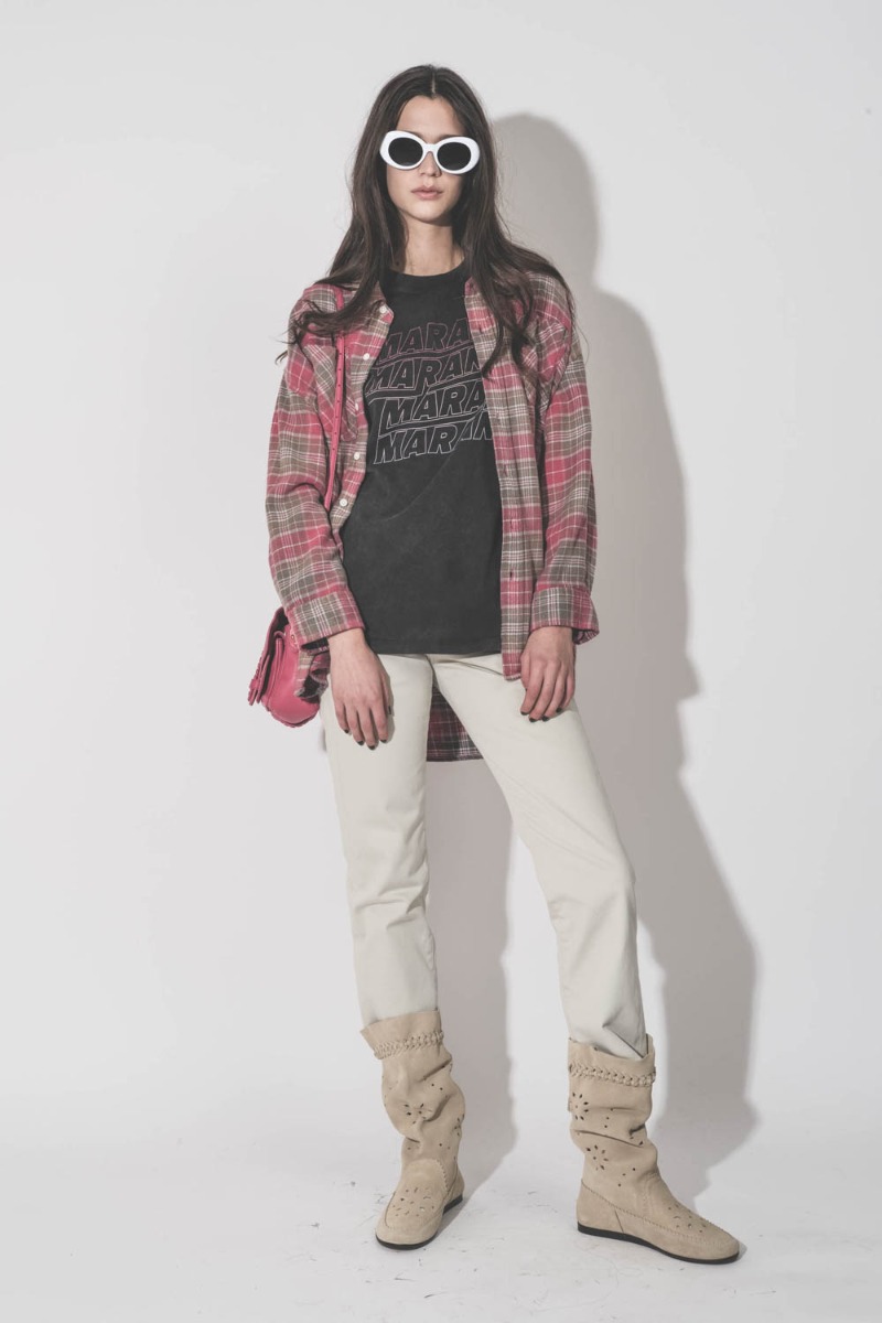 Sac Harry S J&eacute;r&ocirc;me Dreyfuss en cuir d'agneau Jacinthe, port&eacute; de profil &agrave; l'&eacute;paule.