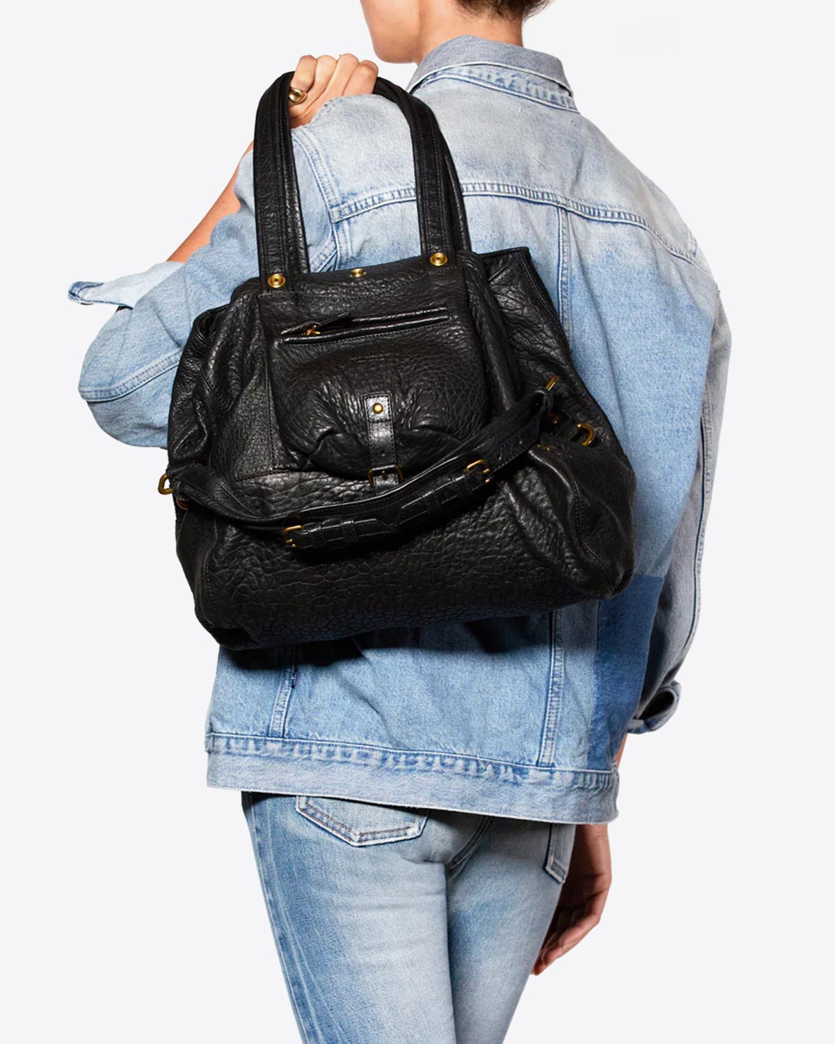 Sac Billy M Jérôme Dreyfuss en cuir agneau bubble noir. Porté à l'épaule. 