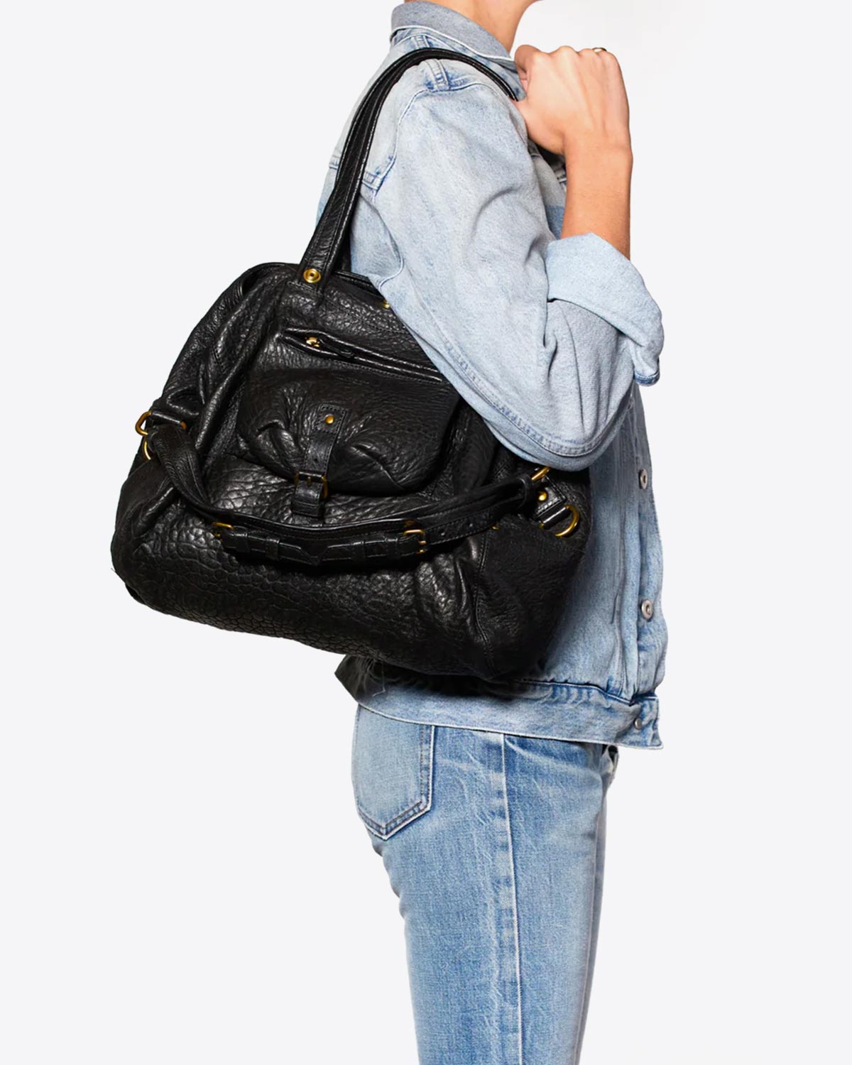 Sac Billy M Jérôme Dreyfuss en cuir agneau bubble noir. Porté à l'épaule. 