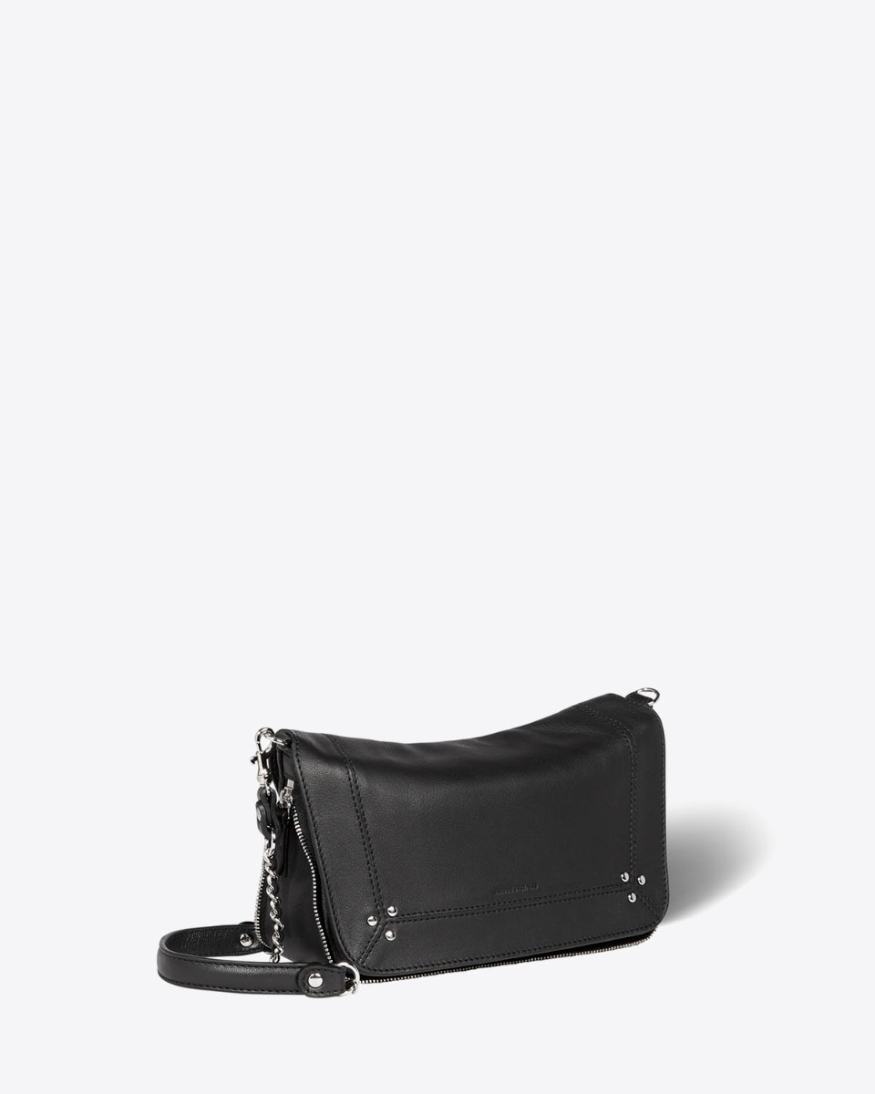 Mini-sac en cuir noir finition argent bandouli&egrave;re chaine Bobi S J&eacute;r&ocirc;me Dreyfuss. Profil. D&eacute;tail Zipp&eacute; sur les c&ocirc;t&eacute;s