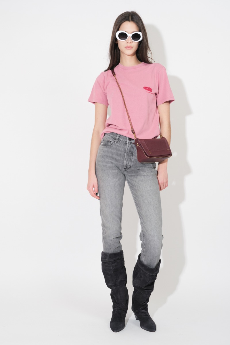 Sac Bobi S J&eacute;r&ocirc;me Dreyfuss en cuir de ch&egrave;vre br&ucirc;l&eacute;, port&eacute; crois&eacute;.