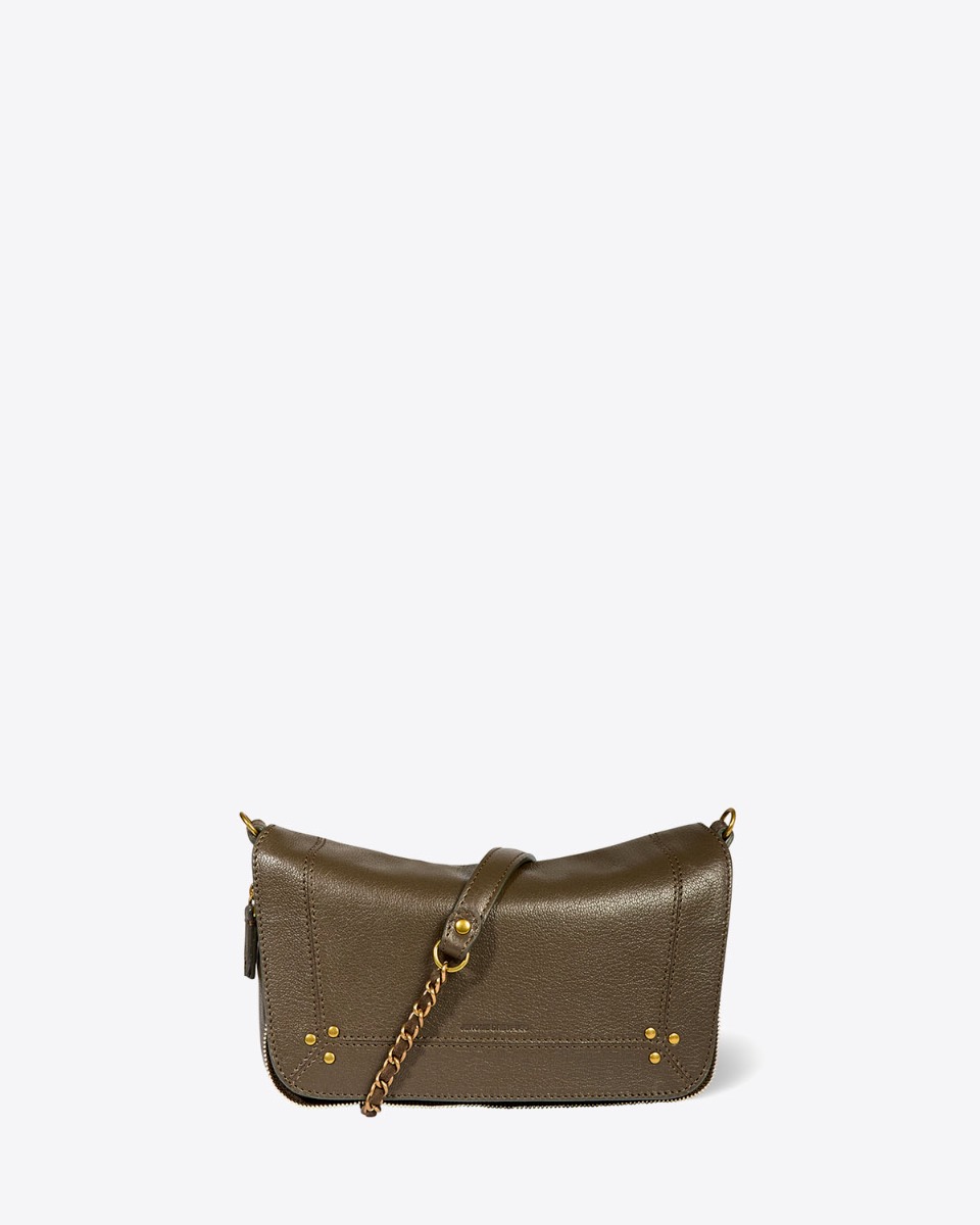 Sac Bobi S Jérôme Dreyfuss en cuir de chèvre kaki. Détail de la bandoulière chaîne et cuir.