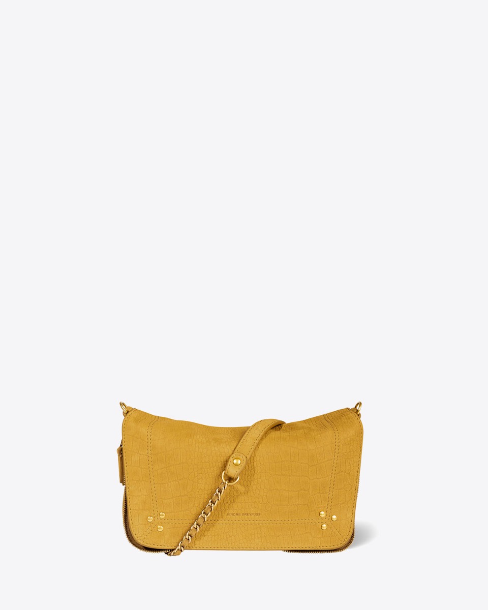 Sac Bobi S Jérôme Dreyfuss en cuir de taurillon imprimé croco moutarde. Détail de la bandoulière en chaîne et en cuir.