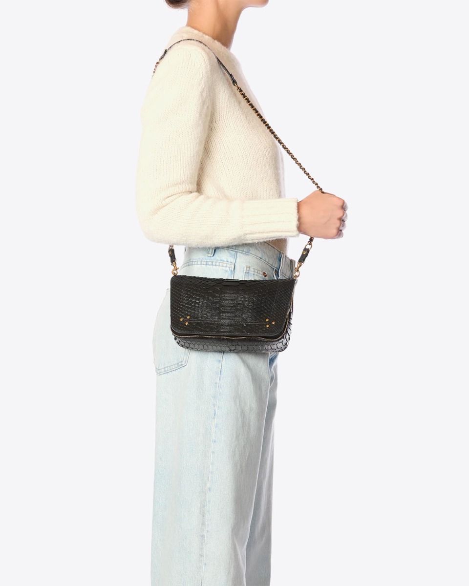 Sac Bobi S Jérôme Dreyfuss en python noir porté à l'épaule.