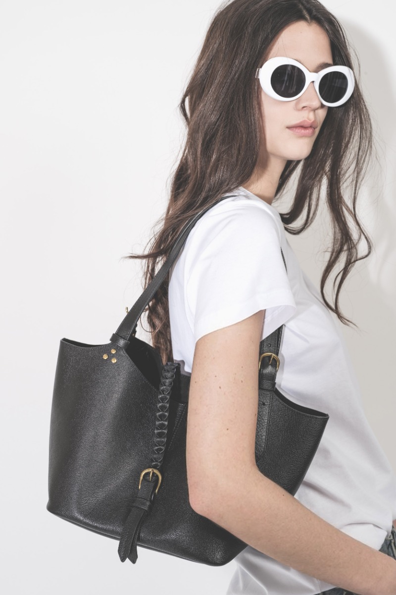 Sac cabas Joseph S J&eacute;r&ocirc;me Dreyfuss en cuir de buffle noir, port&eacute; &agrave; l'&eacute;paule.