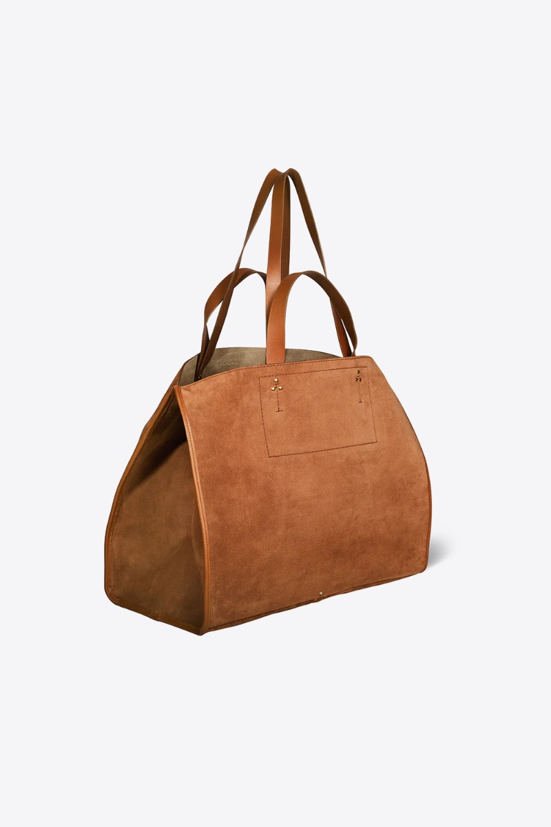 Cabas L&eacute;on L J&eacute;r&ocirc;me Dreyfuss en cuir su&eacute;d&eacute; caramel. Vue de profil.