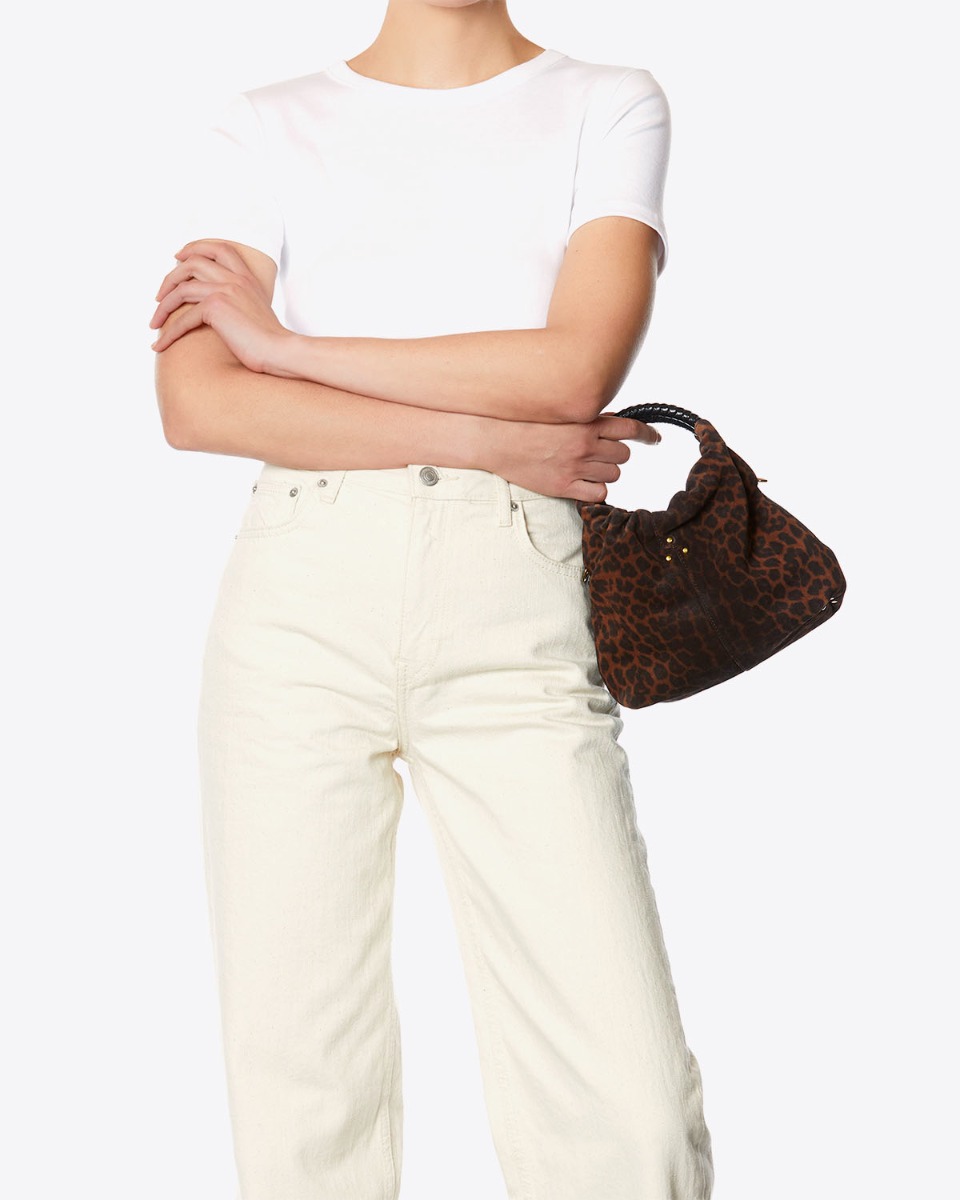 Sac Gordi S en cuir suédé léopard naturel Jérôme Dreyfuss porté main.