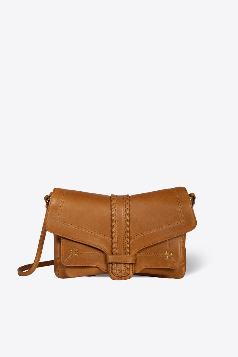 Sac bandouli&egrave;re Harry M J&eacute;r&ocirc;me Dreyfuss en cuir d'agneau camel. Vue de face.