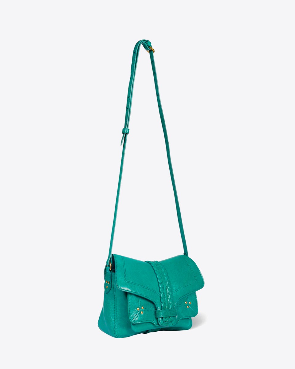 Sac Harry S Jérôme Dreyfuss en cuir de chèvre turquoise. Détail de la bandoulière longue en cuir.