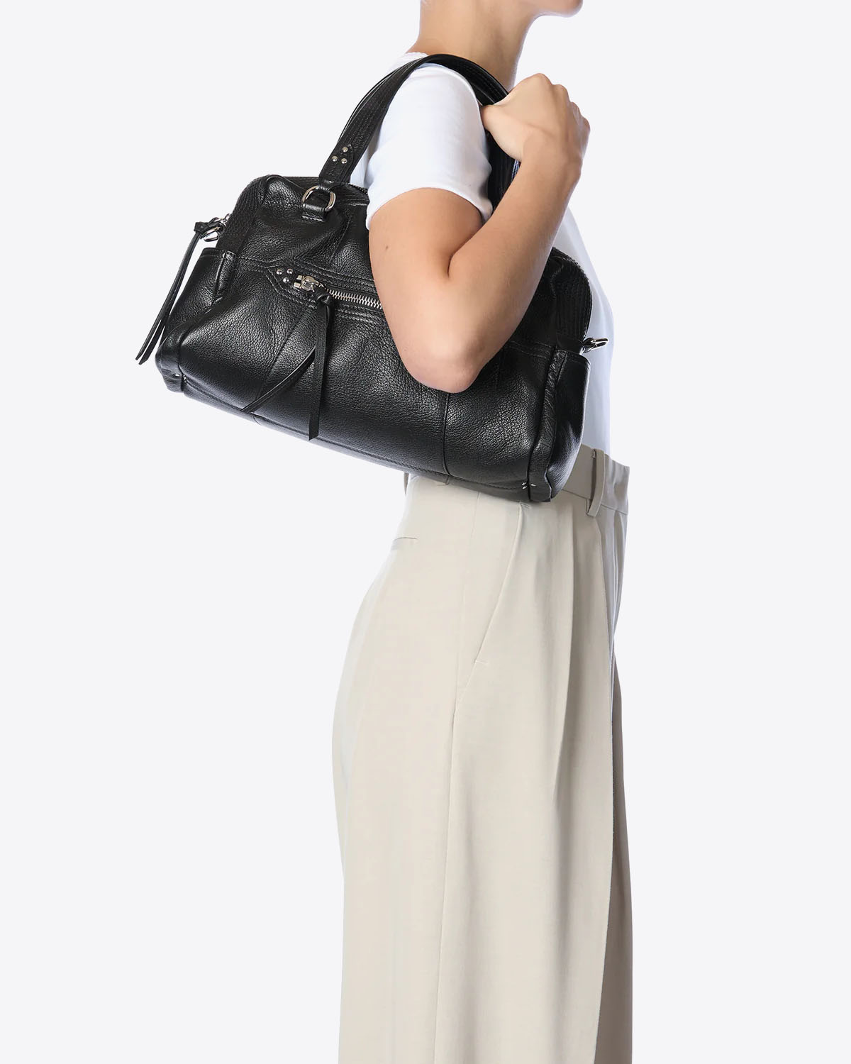 Sac en cuir Lucky Bowling Jérôme Dreyfuss en cuir noir silver. Vue porté 