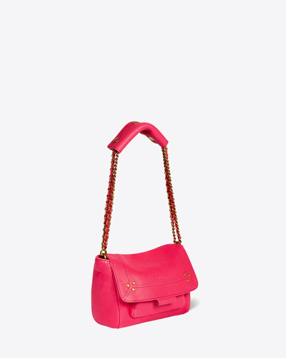 Sac Lulu S J&eacute;r&ocirc;me Dreyfuss en cuir rose Jacinthe. Vue de profil avec sa bandouli&egrave;re raccourcie.