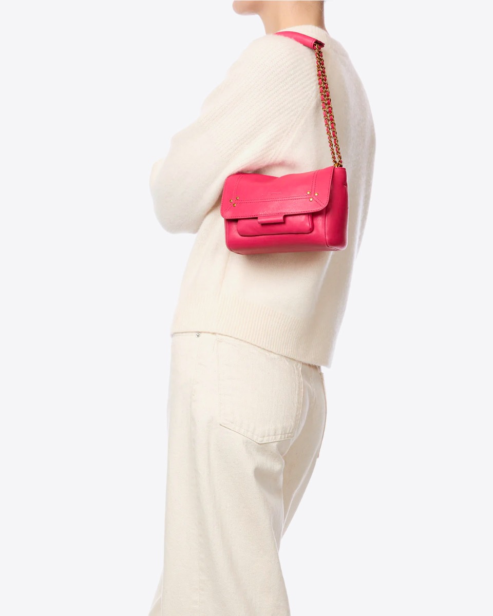 Sac Lulu S J&eacute;r&ocirc;me Dreyfuss en cuir rose Jacinthe, port&eacute; &agrave; l&rsquo;&eacute;paule.