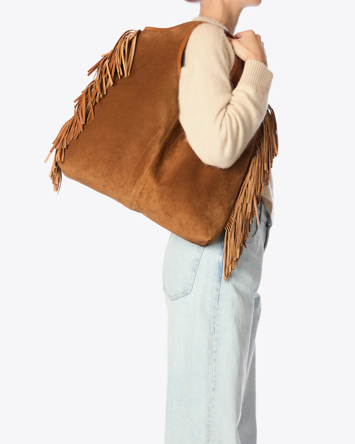 Sac à franges en cuir suédé Haenyeo Caramel Jérôme Dreyfuss. Capsule SS25. Vue porté épaule. 