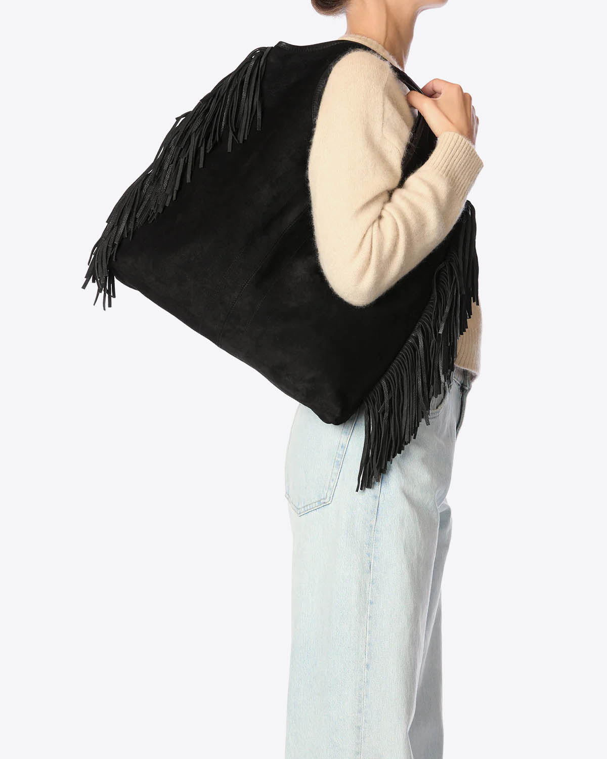 Sac à franges en cuir suédé Haenyeo noir Jérôme Dreyfuss. Capsule SS25. Vue porté à l'épaule. 