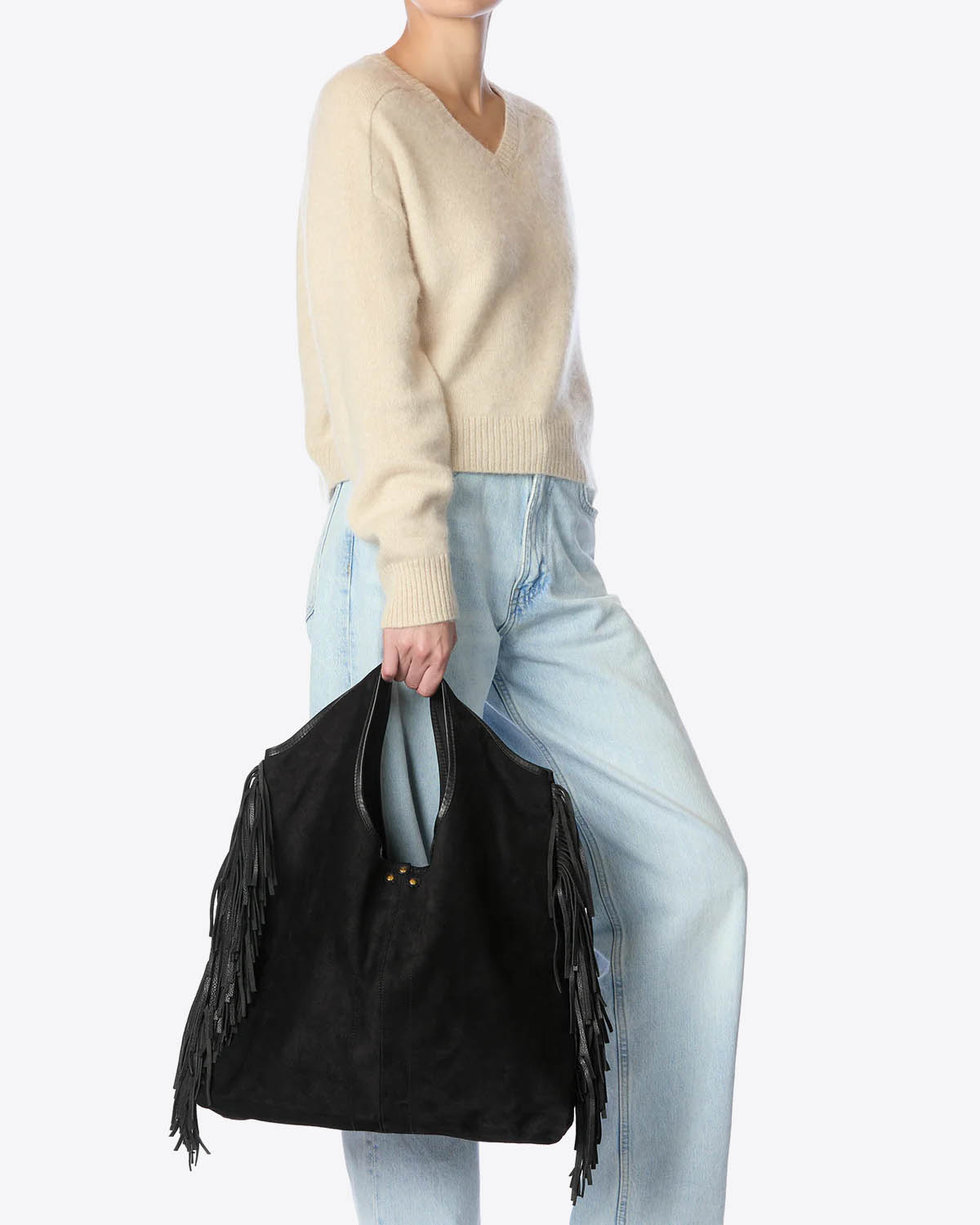 Sac à franges en cuir suédé Haenyeo noir Jérôme Dreyfuss. Capsule SS25. Vue porté à la main.