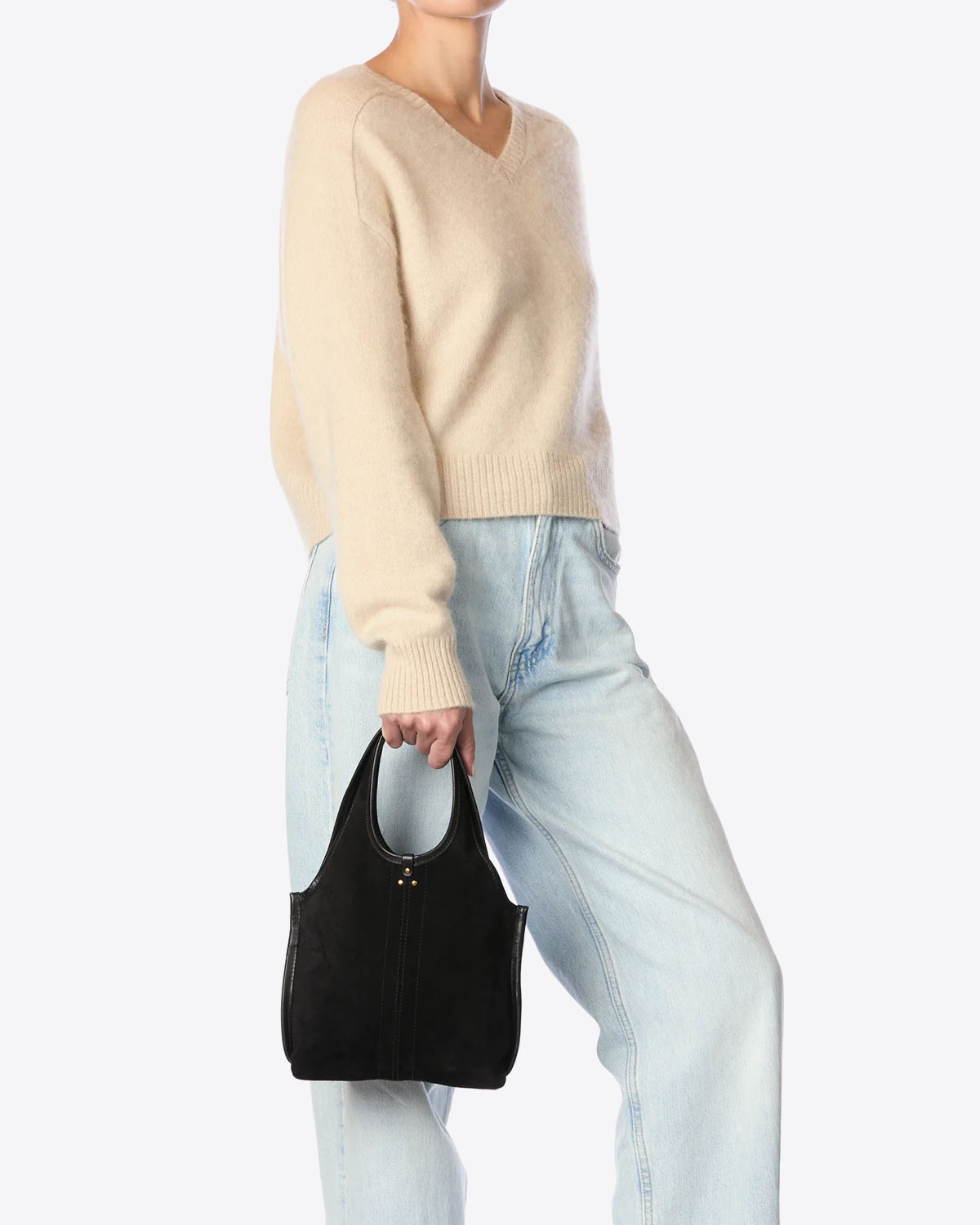 Sac petit cabas souple Paco S Jérôme Dreyfuss en cuir suédé noir. Vue face porté à la main 
