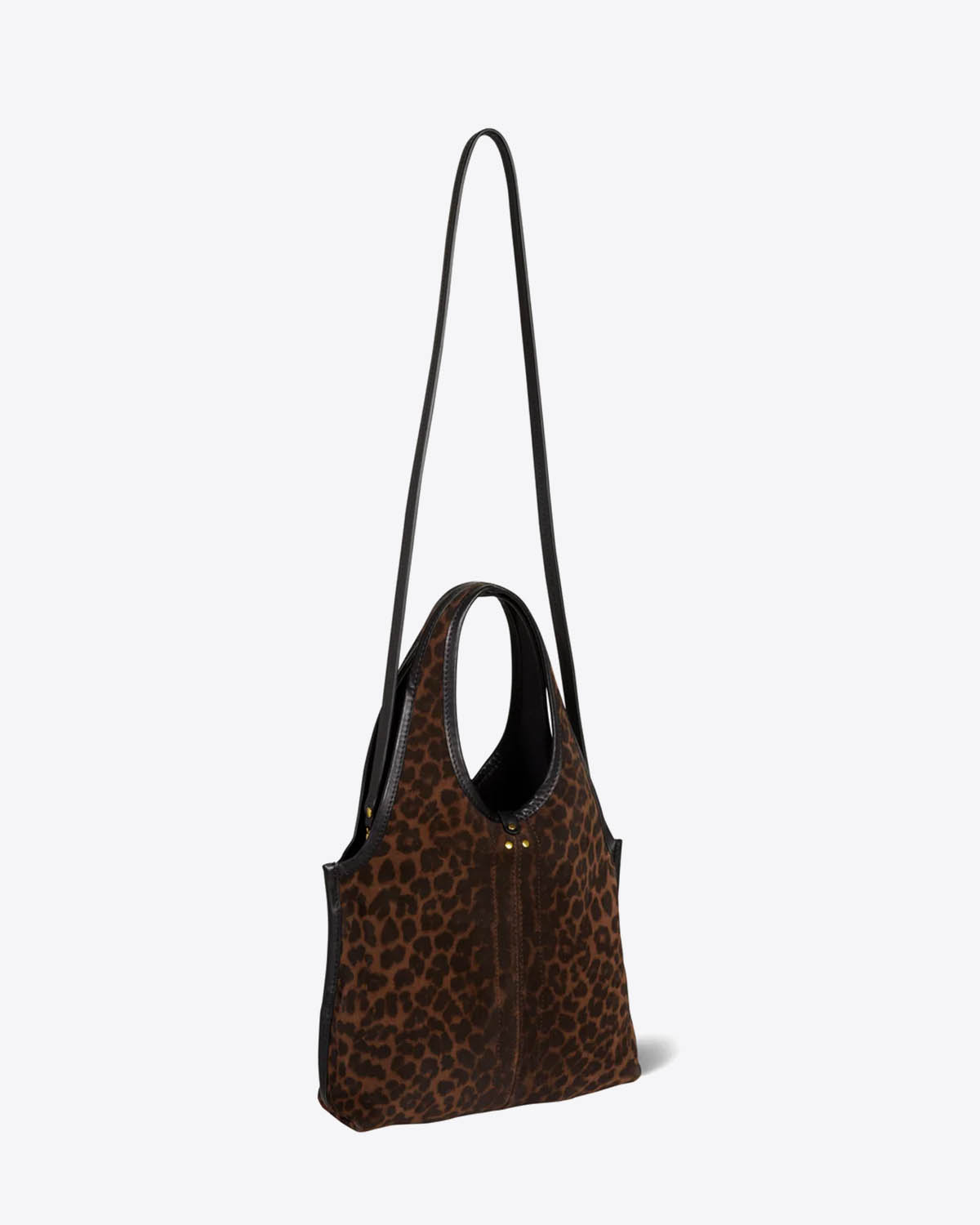 Sac petit format Paco S Jérôme Dreyfuss en cuir suédé imprimé léopard. Vue profil avec bandoulière.