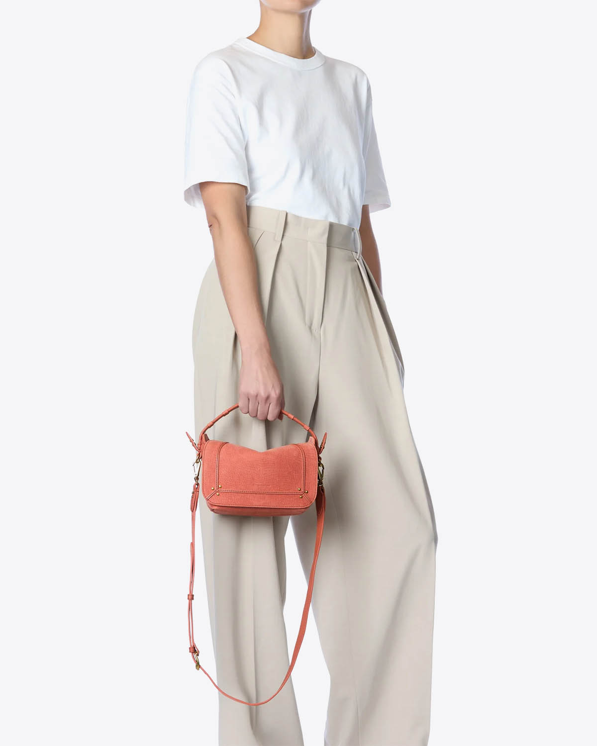 Sac Pepito S Jérôme Dreyfuss en cuir imprimé croco terracotta. Vue porté main.