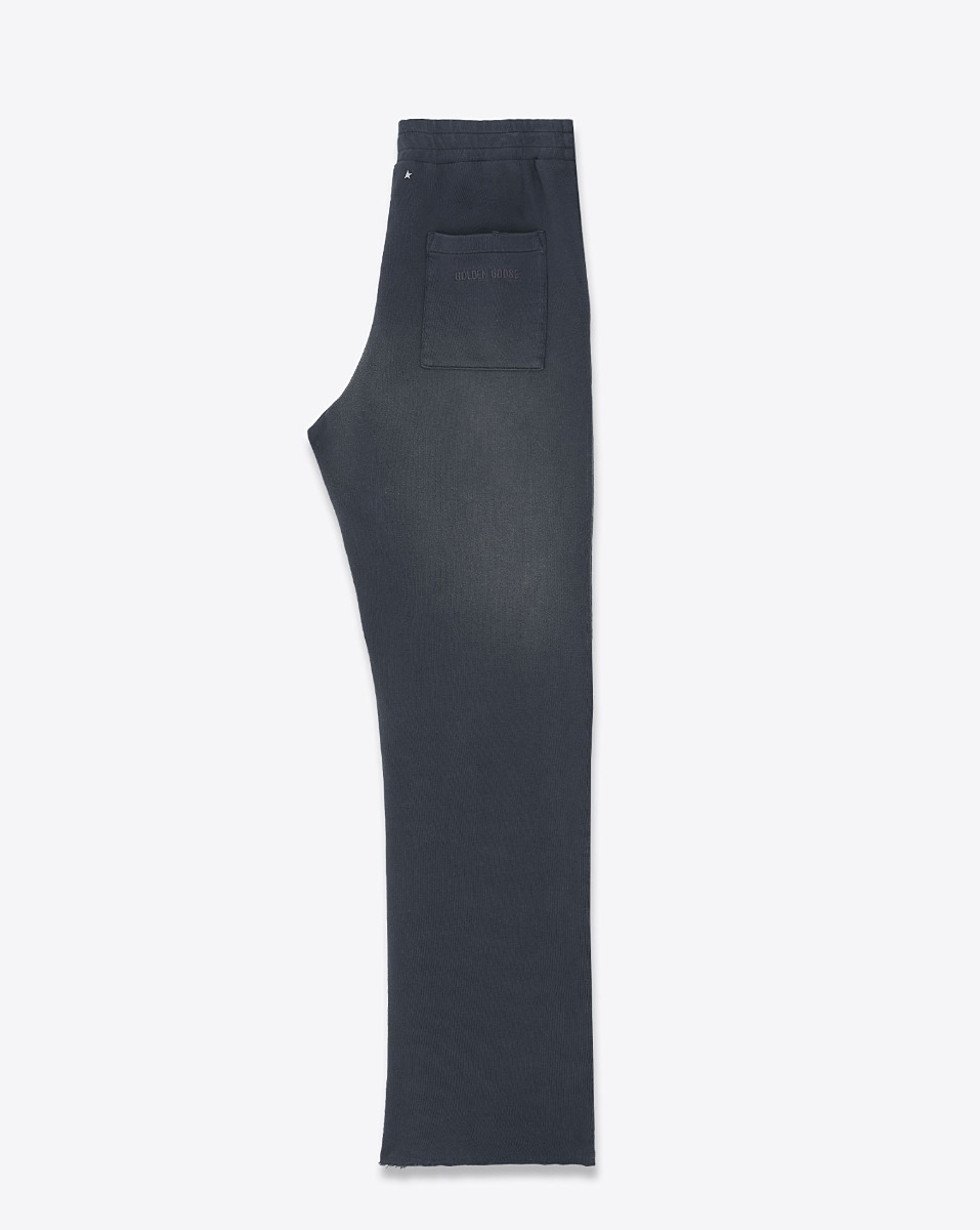 Produit Pantalon de jogging unisexe Wide Golden Goose en coton noir délavé. Vue de profil.
