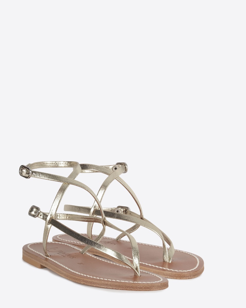 Sandales plates Abako K.Jacques St-Tropez en cuir lam&eacute; dor&eacute; Pul Champan. Vue de face.