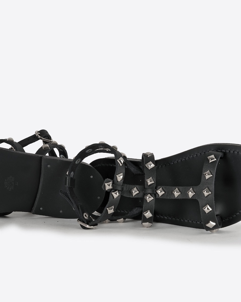 Sandales Arelatepyr K.Jacques St-Tropez en cuir noir clout&eacute; argent. Vue du dessus.