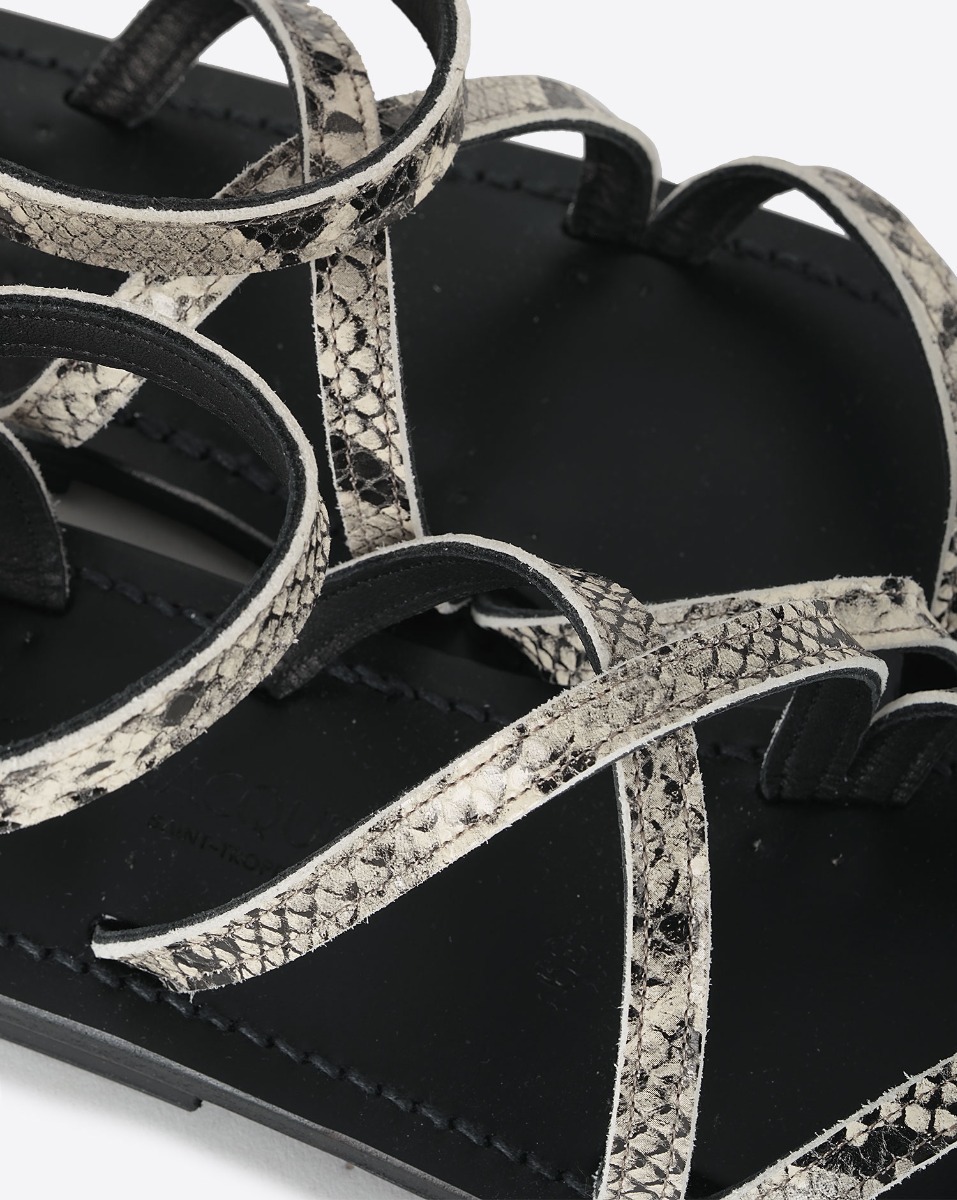 Sandales plates K.Jacques St-Tropez en cuir effet python Kampal Duna. D&eacute;tail des brides en cuir effet python.