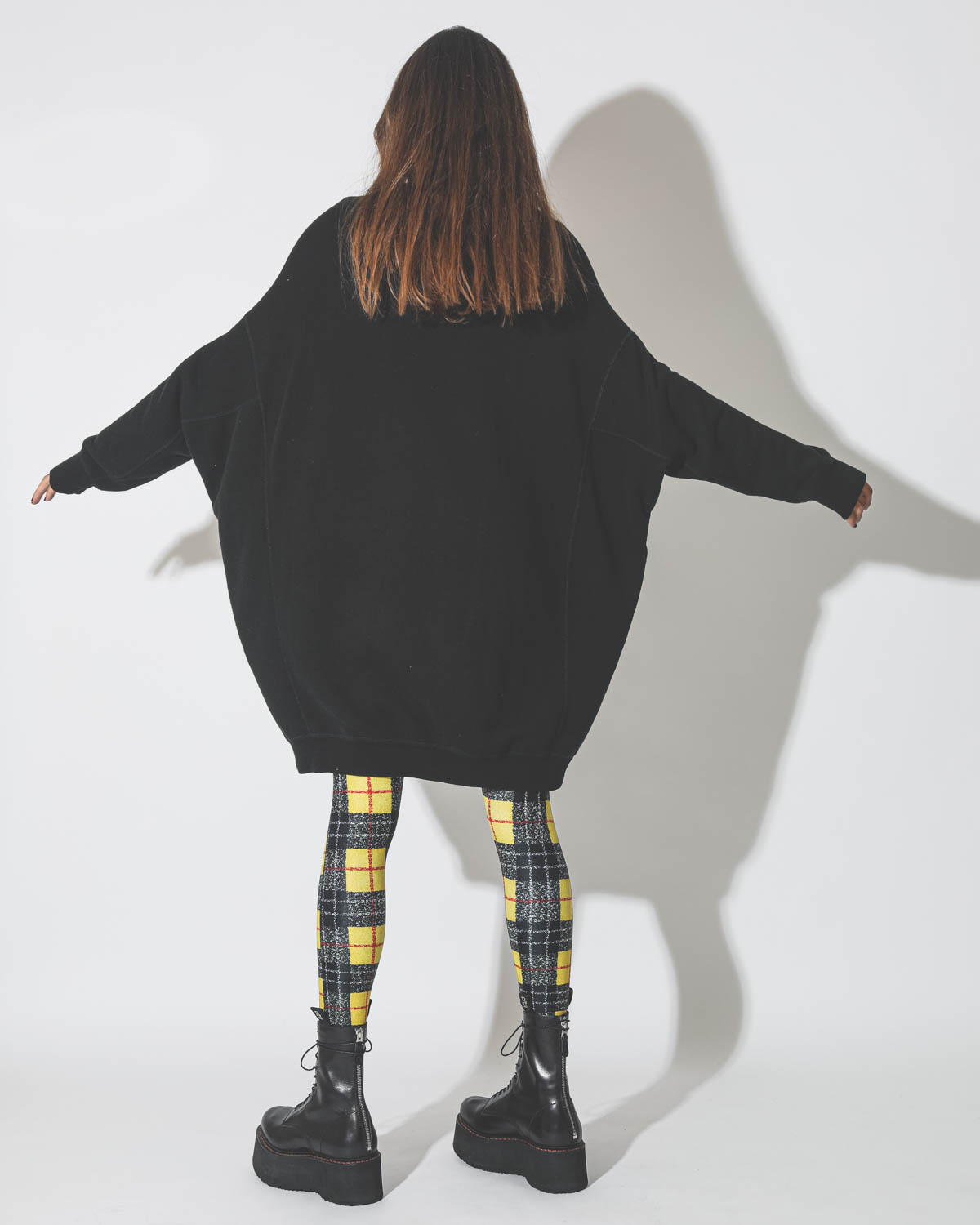 Image du produit R13 Denim Permanent Grunge Sweatshirt Dress - Sand Washed Black - 4