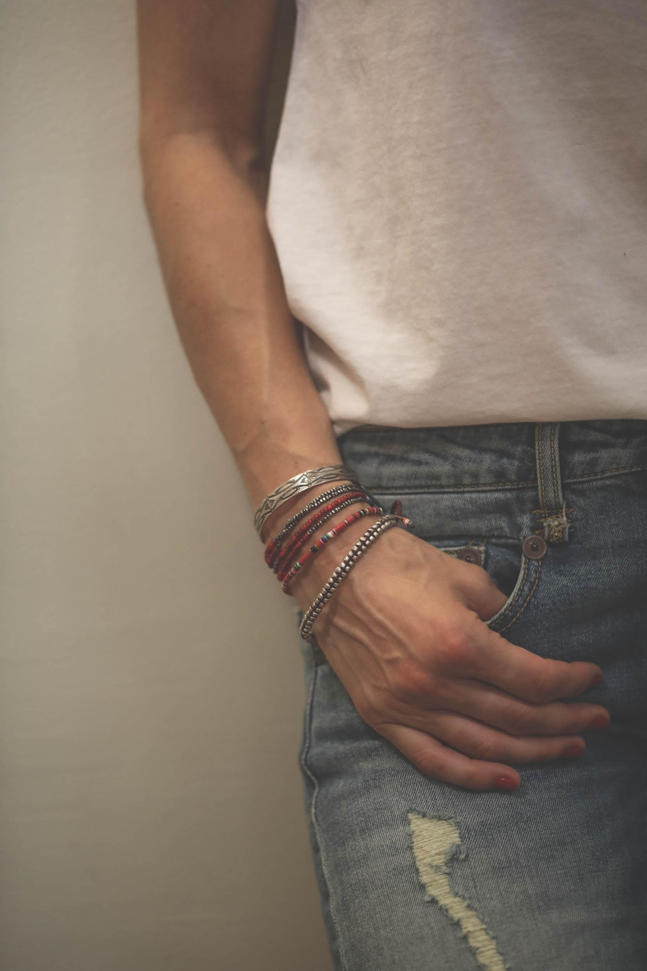 M.Cohen Bracelet Multi Tours Mini Perles Rouges et Argent pour Femme