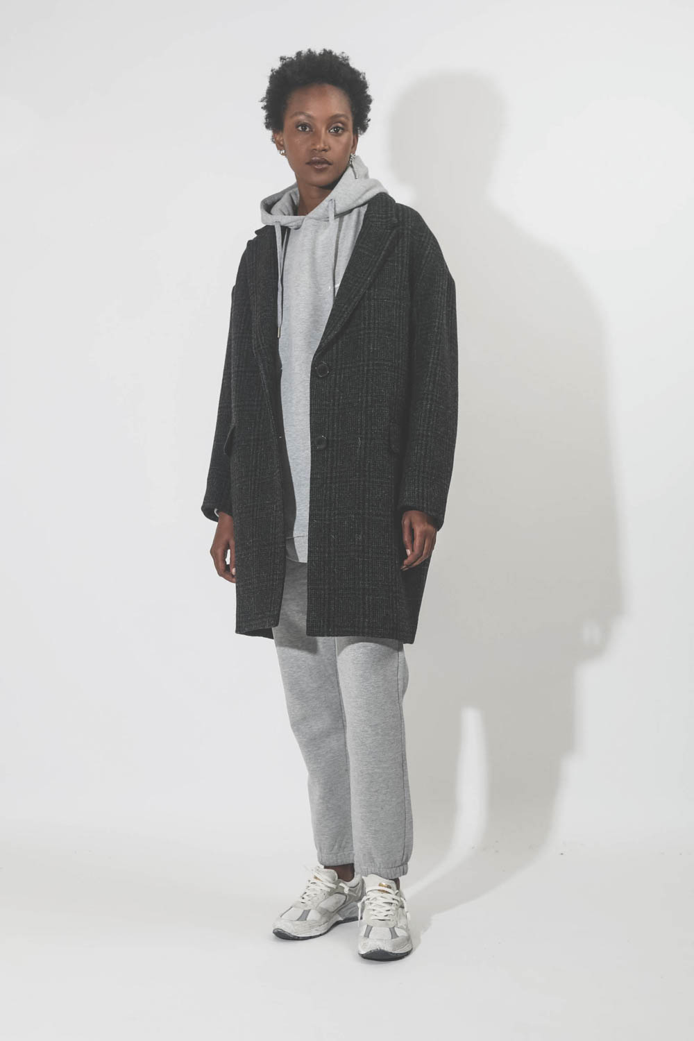 Manteau Limiza anthracite Isabel Marant Etoile. Porté avec un jogging.