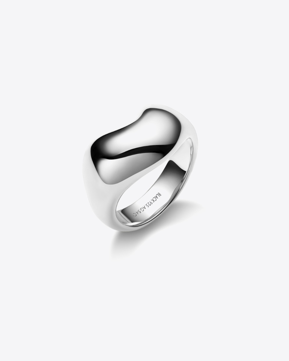 Bague Tryvann Maria Black en argent recyclé. Vue dans l'autre sens.