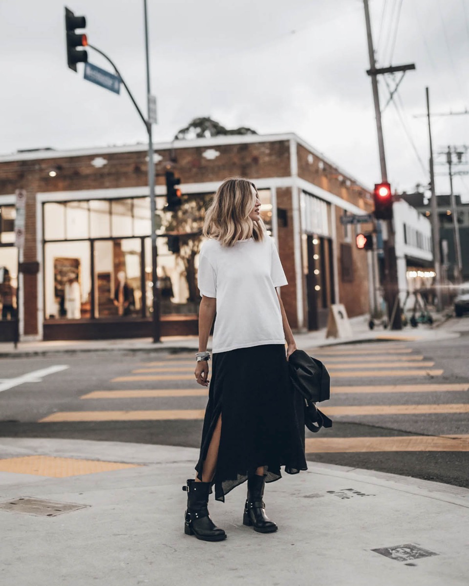 Jupe longue fluide Chill Mikuta en lyocell noir, port&eacute;e de face.