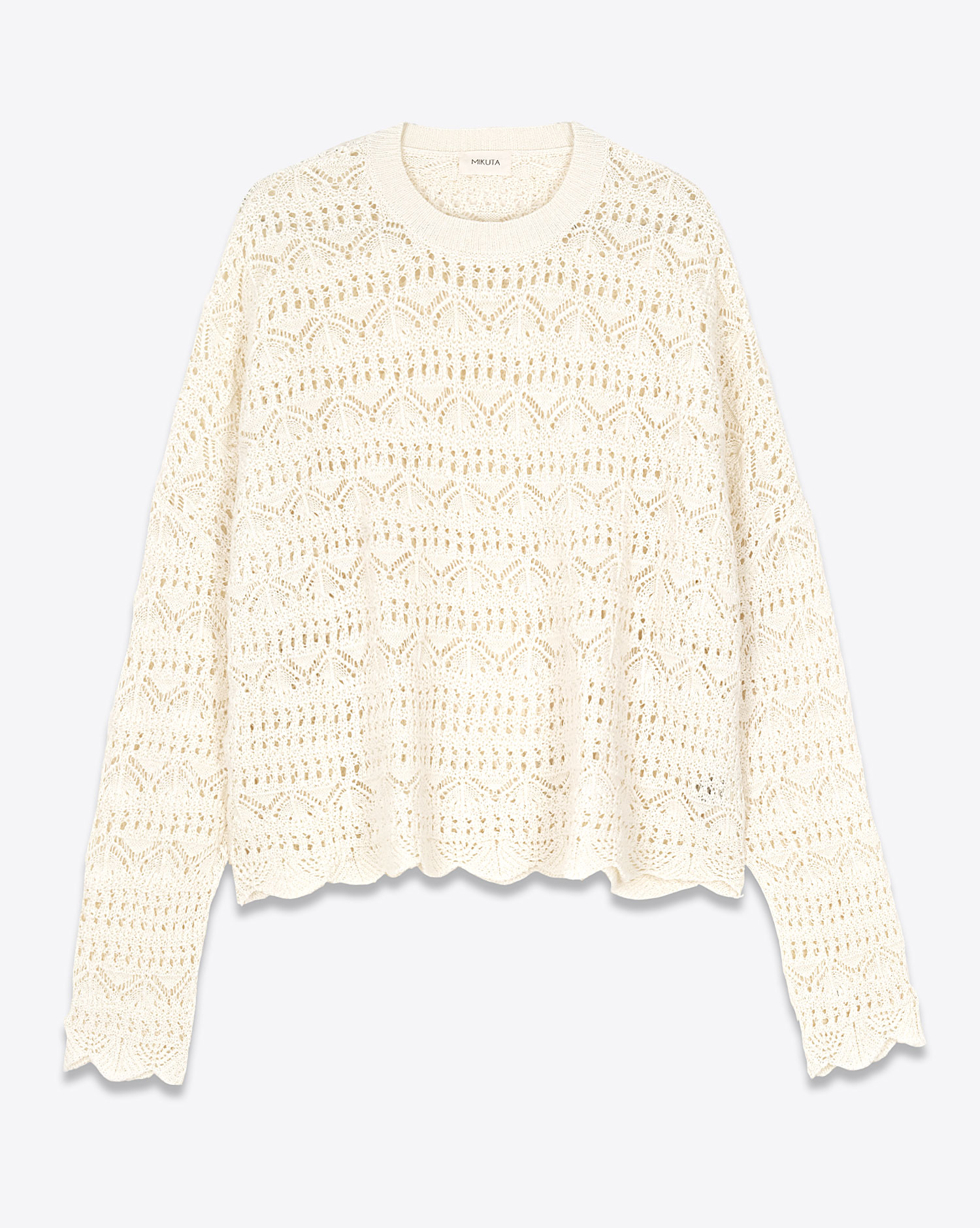 Pull oversize col rond manches longues en crochet écru Mikuta. Face.