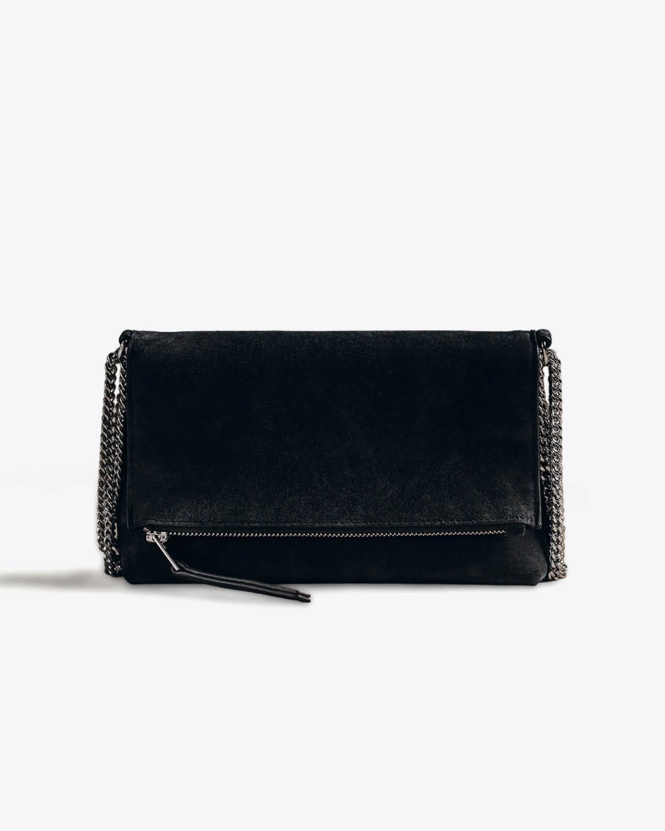 Sac Zowie Mikuta en cuir su&eacute;d&eacute; noir et chaine en m&eacute;tal argent&eacute;. D&eacute;tail de la fermeture zipp&eacute;e.