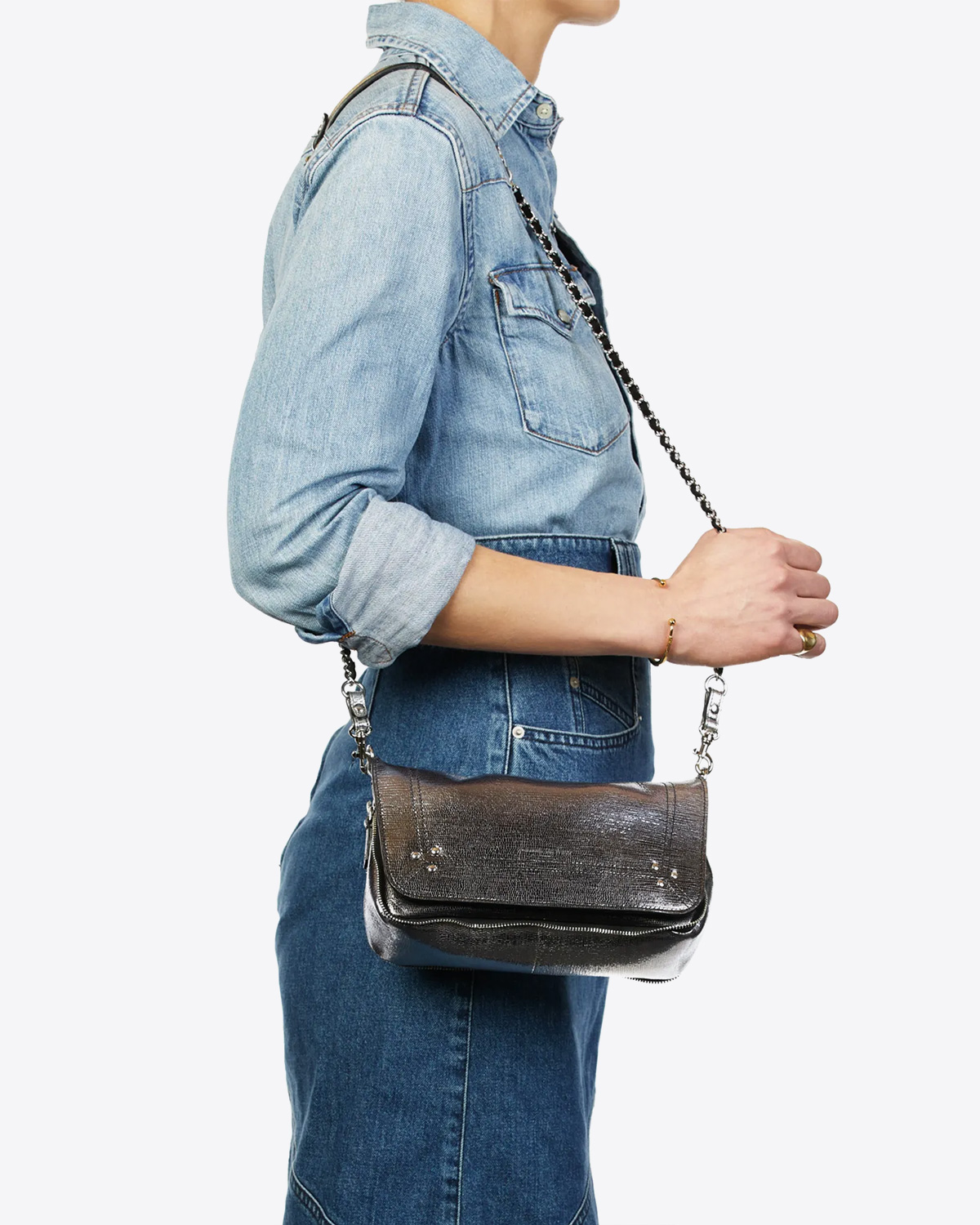 Mini sac Bobi S Jérôme Dreyfuss en cuir de chèvre lamé dégradé noir. Porté épaule.